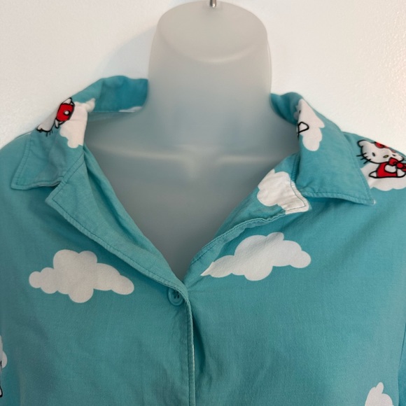 🌸3/$12 kitty blouse size M, in excellent condition - Picture 3 of 7